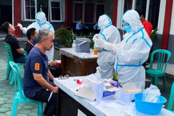 Tes swab massal cegah meluasnya COVID-19 di Rutan Palangka Raya