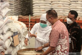 Gubernur Jatim pastikan pasokan beras aman hingga Mei 2021