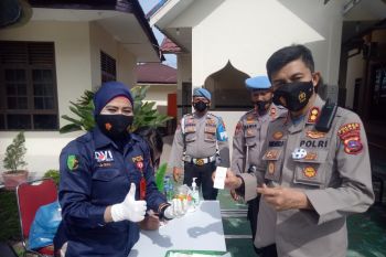Polisi tangkap pengedar sabu saat kendarai motor di Agam