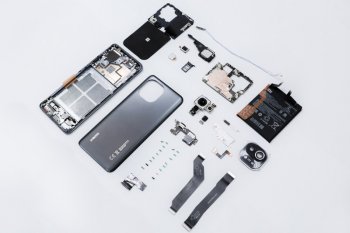 Xiaomi membedah isi komponen Mi 11