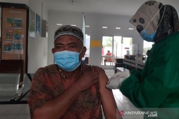 CJH Gumas berharap vaksin bisa mencegah penularan COVID-19