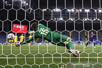 Deschamps memuji penampilan kiper veteran Kazakhstan