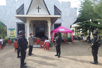 Berita pekan ini - Brimob tingkatkan patroli ke gereja-gereja di Lampung