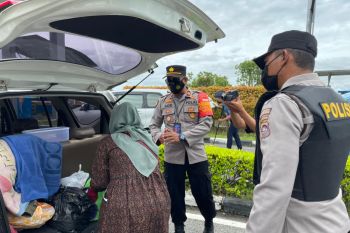Polisi perketat pemeriksaan masuk ke Bandara Internasional Minangkabau antisipasi aksi teror