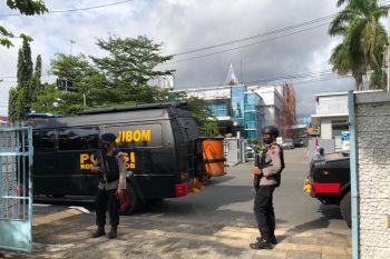 Tim Jibom Polda Sumbar periksa keamanan di sejumlah gereja di Padang