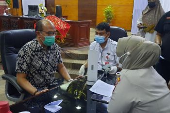 222 orang staf sekretariat serta anggota DPRD Sumbar ikuti vaksin COVID-19