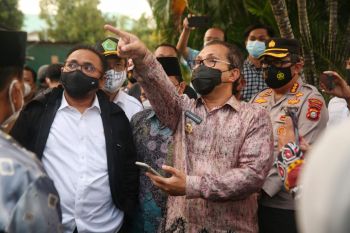 Wali Kota Makassar dampingi Menag tinjau Gereja Katedral