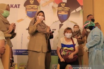 1.400 tokoh agama dan masyarakat NTB jalani vaksinasi COVID-19 di masjid