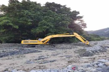 Pemkab Sigi  terjunkan sejumlah alat berat bersihkan lumpur