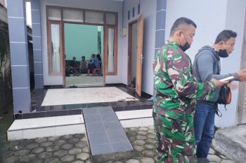 Densus 88 tangkap pasutri di Tulungagung