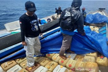 Ditpolairud Polda Sulawesi Tenggara sita 8 ton BBM diduga ilegal di Konawe Utara