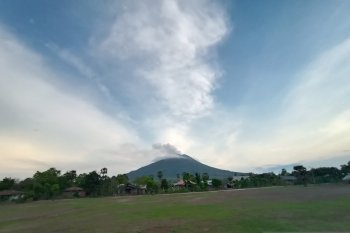 19 kali letusan terjadi dalam sehari di gunung ili Lewotolok