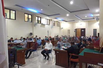 Terdakwa Syahroni mewajibkan rekanan setor "fee" proyek Lampung Selatan