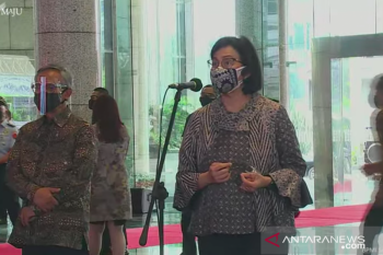Menkeu Sri Mulyani harap vaksinasi tingkatkan kepercayaan industri keuangan