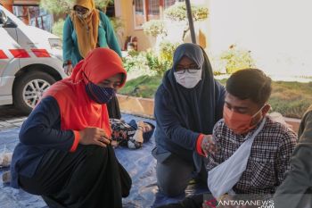 Puluhan mahasiswi NTB mengikuti simulasi penanggulangan bencana