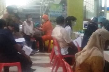 ASN Pemkot Jayapura menjalani vaksinasi COVID-19