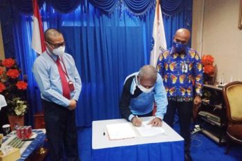 Bupati Jayapura tandatangani SK pembentukan TP2DD