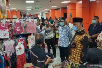 Tinjau Pasar Rakyat Pariaman,  Gubernur Sumbar berdialog dengan pedagang