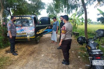 Polisi bersama warga temukan mobil pick up di Praya Timur