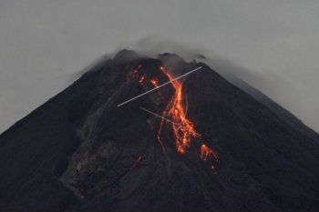 Gunung Merapi luncurkan 11 kali guguran lava pijar pada Senin pagi
