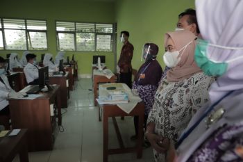 Bupati Sleman memantau pelaksanaan ASPD jenjang SMP