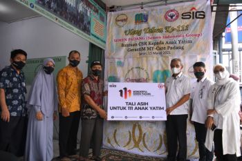 Semen Padang serahkan bantuan tali asih kepada 111 anak yatim