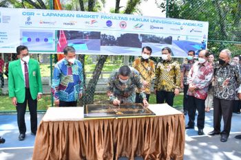 Dibangun 10 BUMN Ketua MK Resmikan Proyek GSG dan Lapangan Basket FH Unand