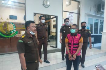 Kejari Siak tahan tersangka dugaan korupsi Kecamatan Kandis senilai Rp1,1 miliar