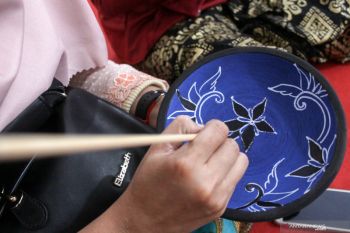Pelatihan Melukis Gerabah