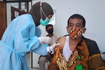 Dosen-tenaga kependidikan IAIN Palu mulai divaksin COVID-19