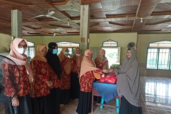Dharma Wanita Setdakab Kampar berbagi ke anak yatim