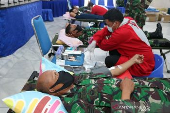 Lanud Haluoleo donor darah untuk bantu memenuhi stok di PMI