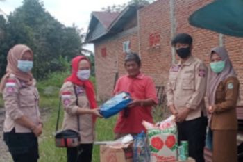 Dinsos Mamuju Tengah berikan bantuan kepada korban angin kencang