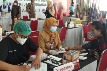 OJK-FKIJK Sulselbar gelar vaksinasi  untuk  7.000 pelaku jasa keuangan