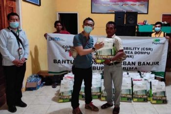 Pegadaian salurkan bantuan pangan untuk korban banjir di NTB-NTT
