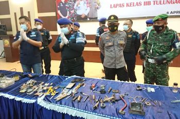Petugas temukan senjata tajam saat razia Lapas Tulungagung