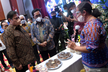 Belanja masyarakat kian menggeliat pada April