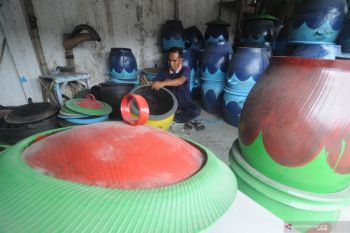 Kerajinan Bak Sampah Ban Bekas