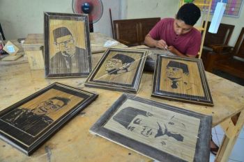 Kerajinan lukisan dari bambu