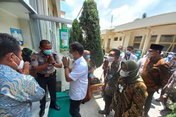 Resmikan nama baru Rumah Sakit Otak DR.Drs. Muhammad Hatta, Menkes terharu karena ini