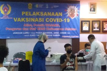 Ratusan atlet Kalsel untuk ke PON XX Papua jalani vaksin COVID-19