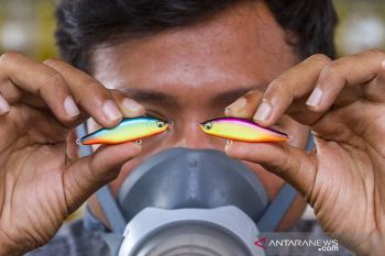 Kerajinan umpan pancing ikan