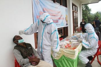 TNI tes usap antigen peserta-panitia Konferensi Nasional IX GKII Papua