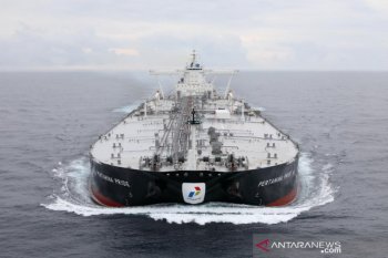 Dua kapal tanker Pertamina siap melintas keluar setelah Selat Hormuz dibuka