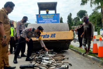 Polisi Majene musnahkan ratusan knalpot bersuara bising