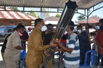 Bupati Manggarai serahkan bantuan untukkorban bencana alam