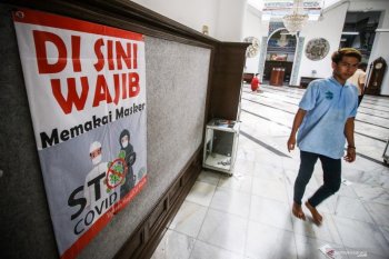 Panduan untuk melaksanakan tarawih mulai nanti malam, shalat tetap bermasker