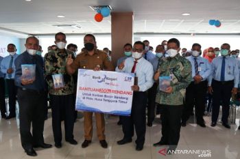 Bank Nagari kirimkan 200 kilogram rendang untuk warga korban banjir bandang di NTT