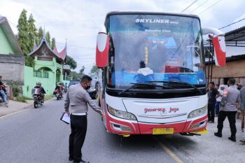 Duka dihari ke-3 Ramadhan, bus Gumarang Jaya hilang kendali tabrak lima anak di trotoar, tiga  tewas