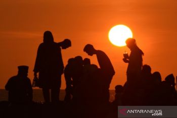 Tradisi Menilik Bulan Syattariyah